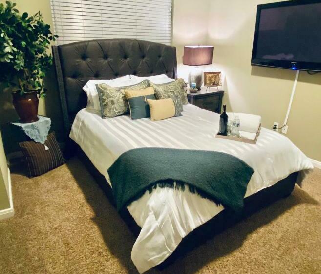 پانسیون Private Rooms At Central Texas Suites With Hot Tub