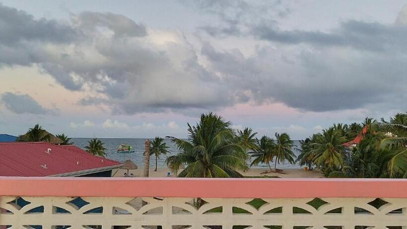بنسيون Sea View Suites