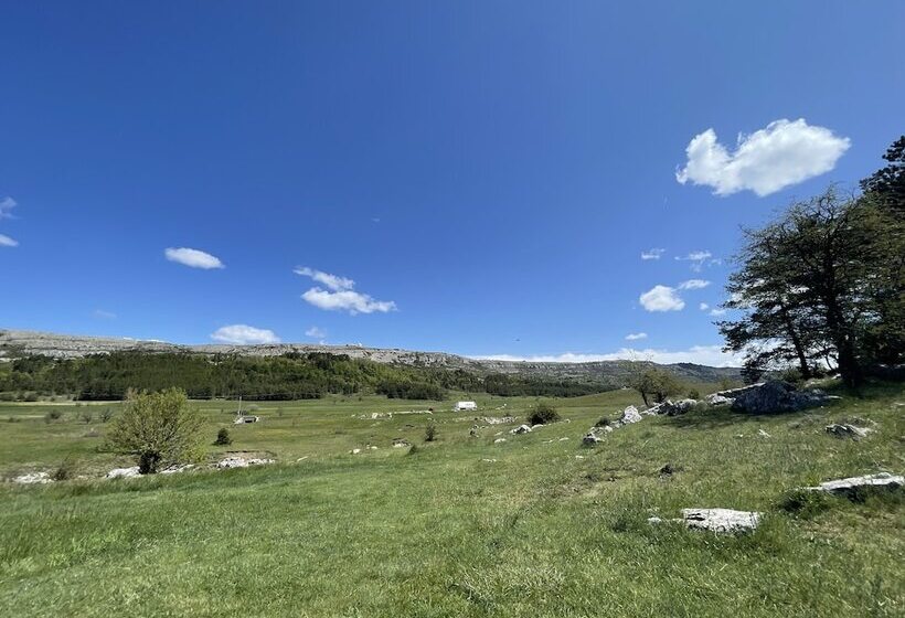 تختخواب و صبحانه Villa Daphné