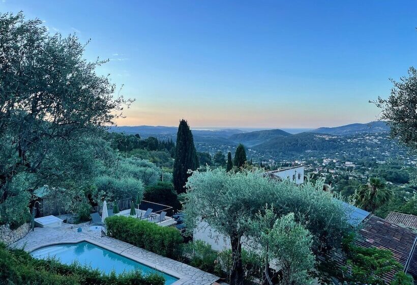 تختخواب و صبحانه Villa Daphné
