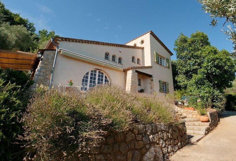 تختخواب و صبحانه Villa Daphné