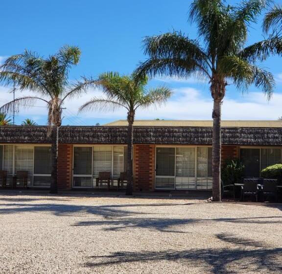 Foundry Palms Motel