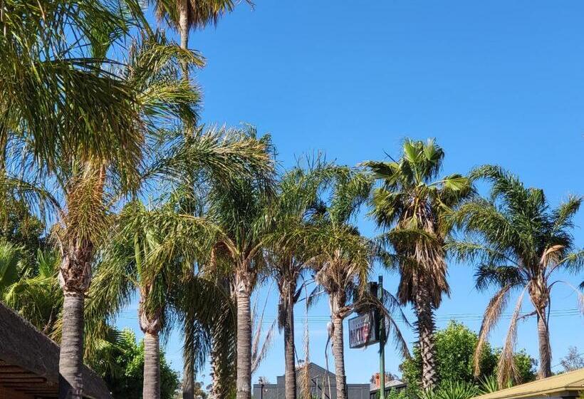 Foundry Palms Motel