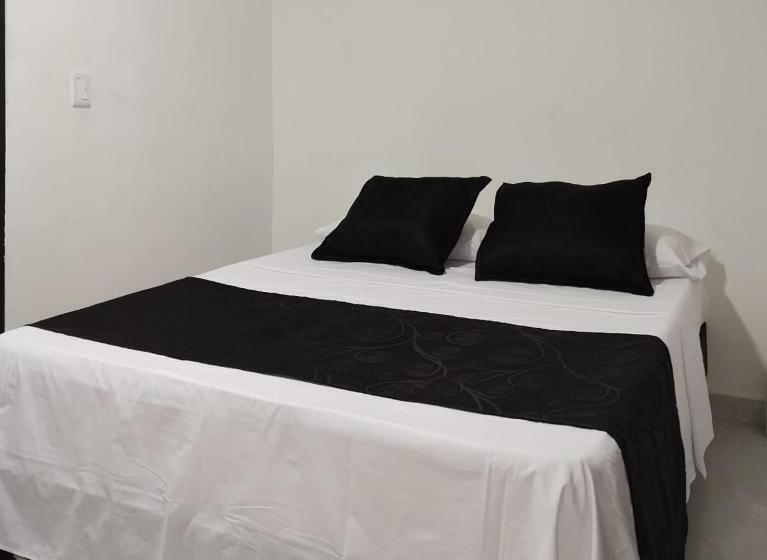 هتل Black & White