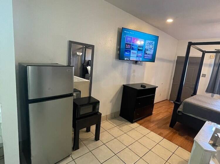 فندق على الطريق Best Budget Inn