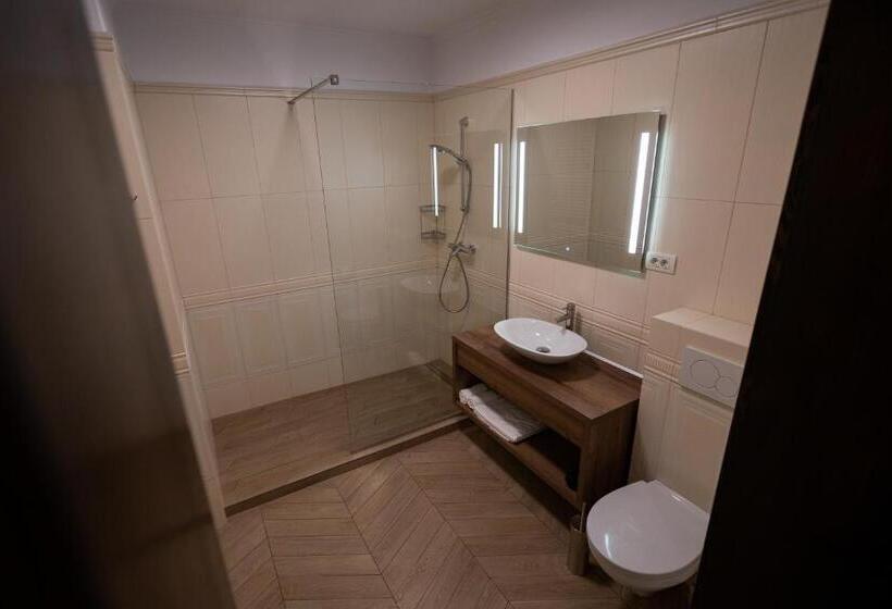 Pensiunea White Residence
