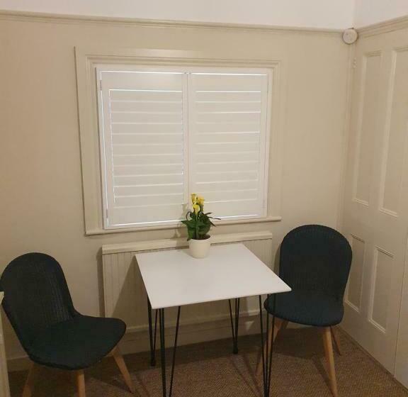 مبيت وإفطار The Lodge Stanwell