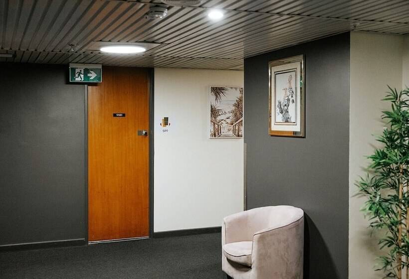 هتل Canberra Accommodation Centre