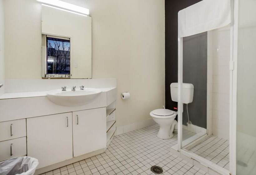 هتل Canberra Accommodation Centre