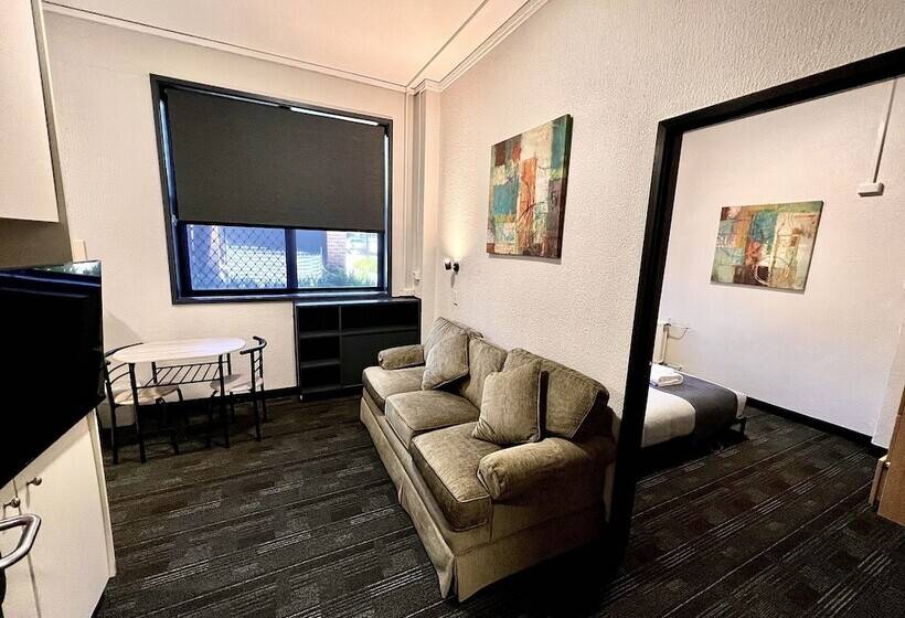 هتل Canberra Accommodation Centre