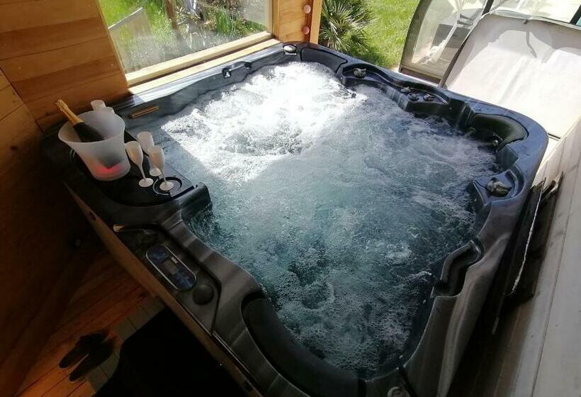 住宿加早餐  Chambre Avec Jacuzzi Privatif Le Pêcher