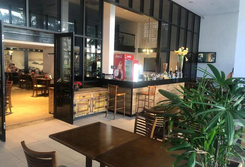 هتل Studio Particular Em