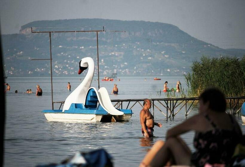 펜션 Hóvirág Apartman Balatonberény