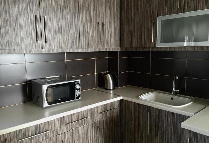 Mc Queen Rooms & Apartments