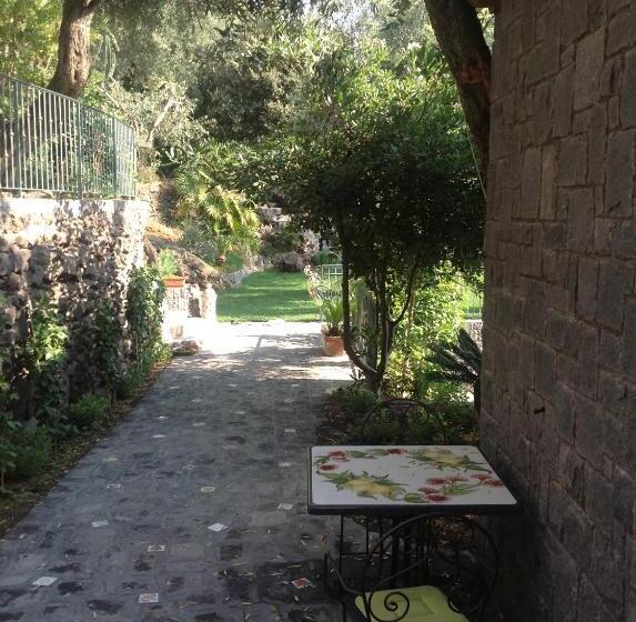 تختخواب و صبحانه La Dimora Le Fumarole Rooms