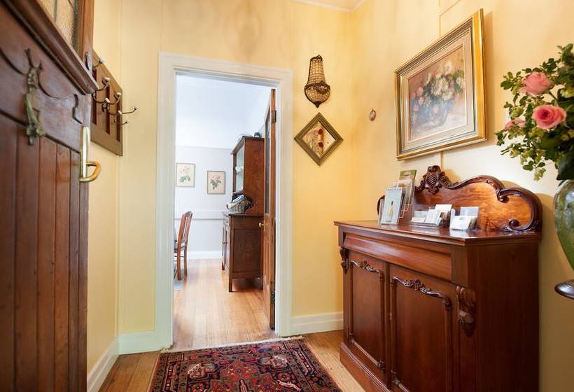 فندق Adeline Bed And Breakfast