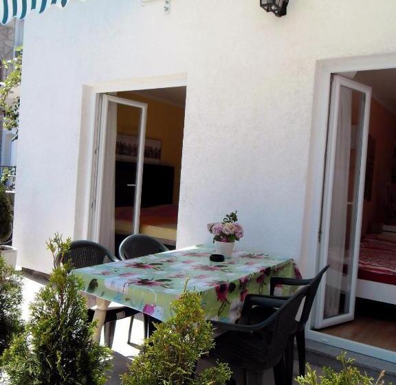 فندق Apartment Biro Kestenovi