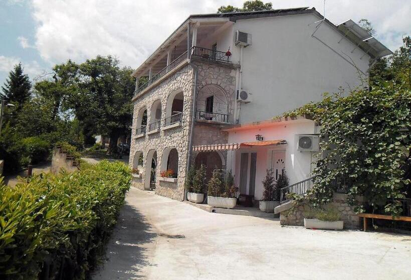 فندق Apartment Biro Kestenovi