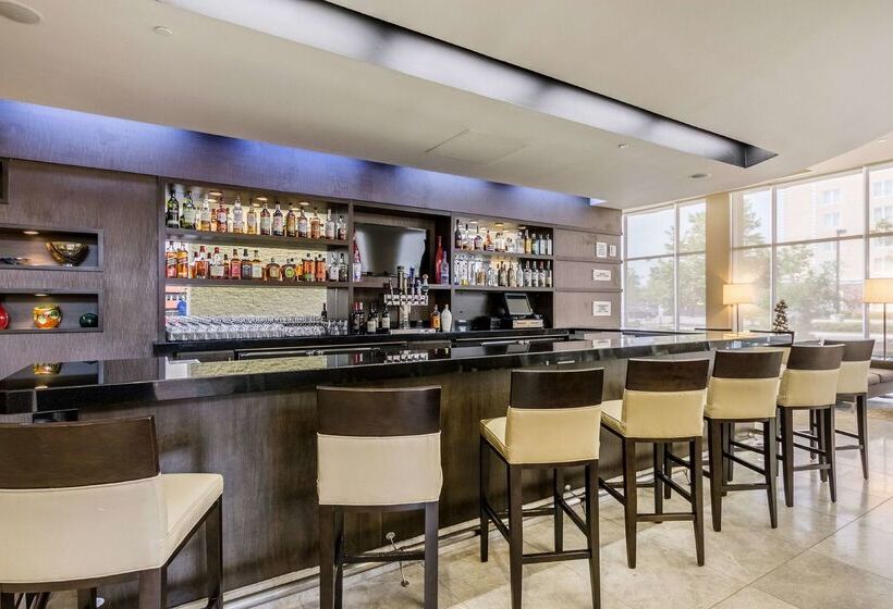 هتل Embassy Suites Newark Airport