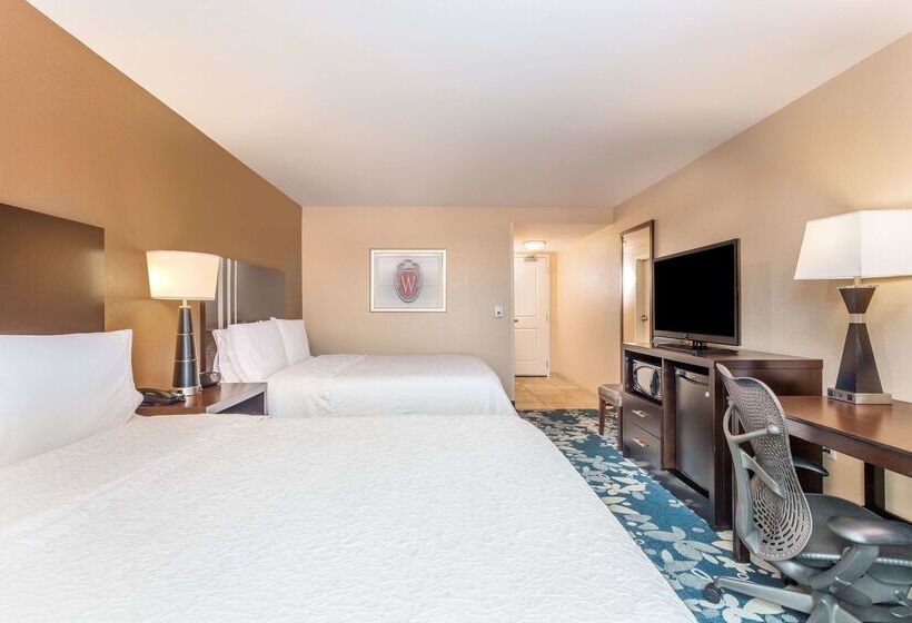 هتل Hampton Inn & Suites Madison / Downtown