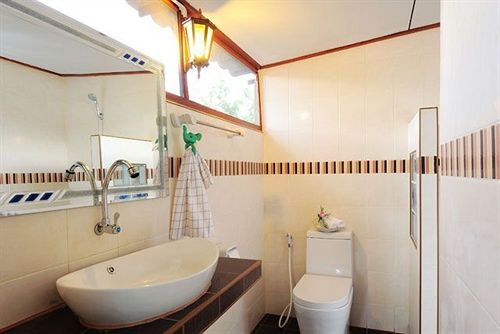 هتل Phuphaya Seaview Resort  Adults Only