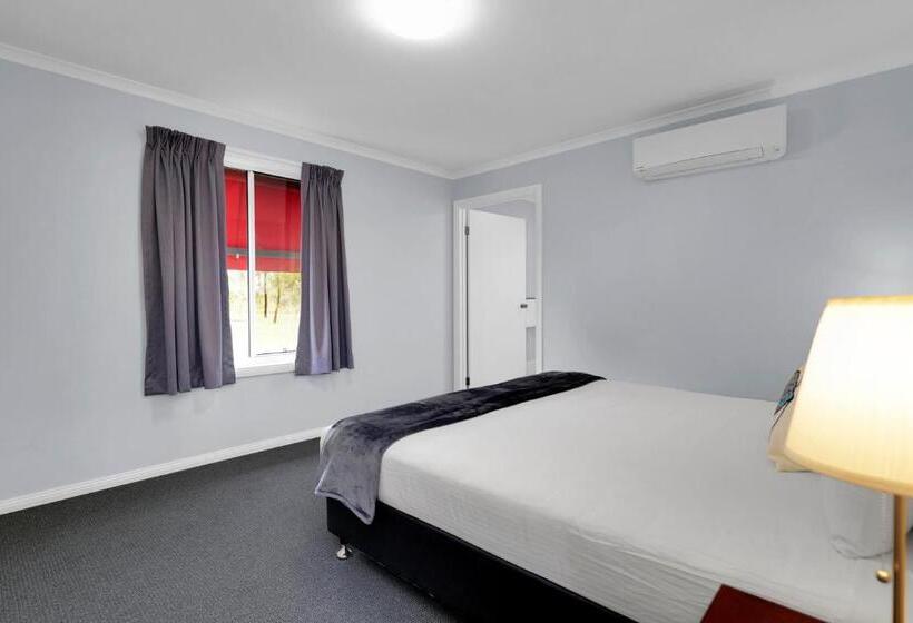 هتل Starline Alpacas Farmstay Resort