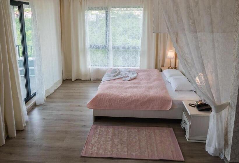 White Rock Castle Suite Hotel & Spa