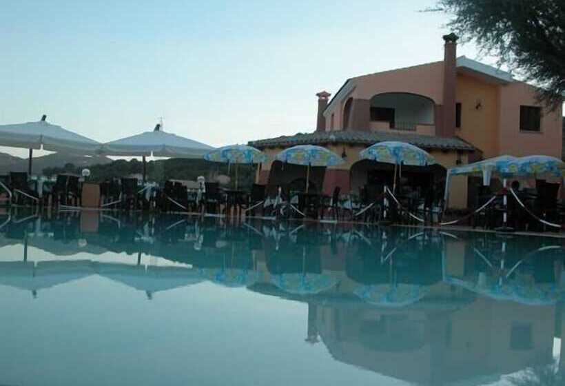فندق Li Troni