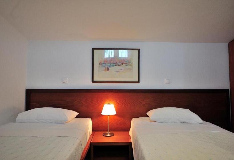هتل Eye Q Resort Seaview