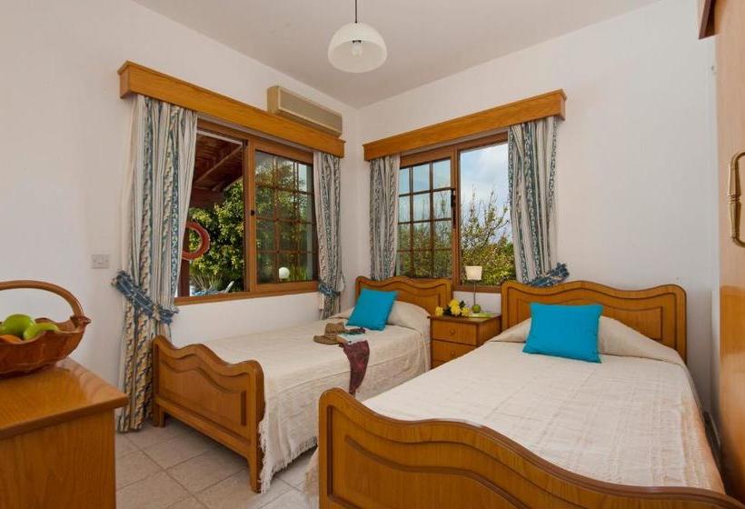 هتل Panareti Coral Bay Resort