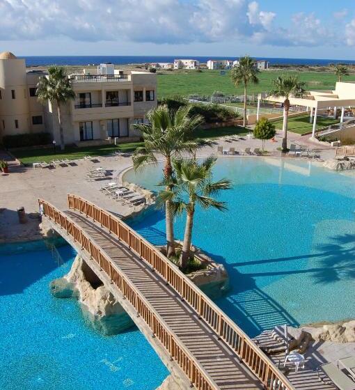 هتل Panareti Coral Bay Resort