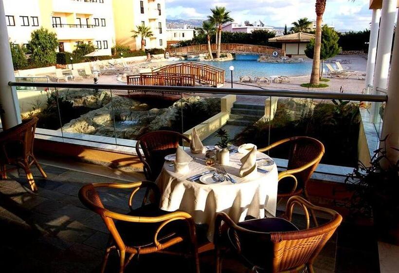 هتل Panareti Coral Bay Resort
