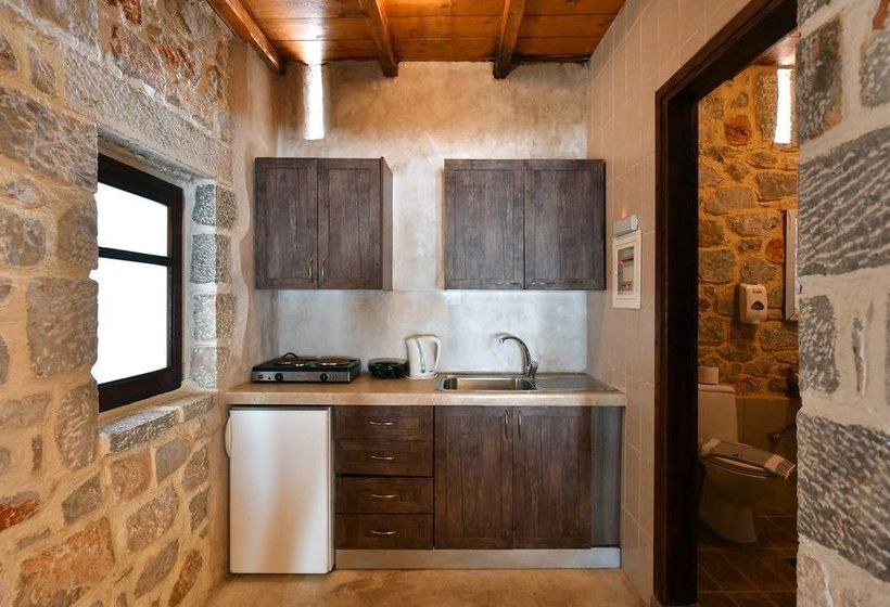 Achelatis Traditonal Guest House