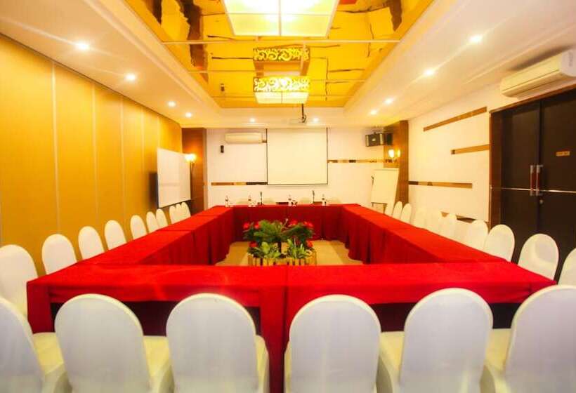 Favor Hotel Makassar City Center By Life