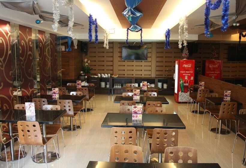 Favor Hotel Makassar City Center By Life