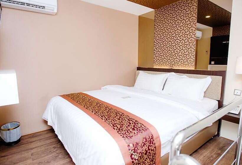 Favor Hotel Makassar City Center By Life