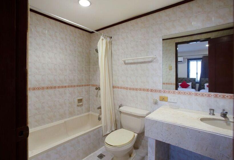 ホテル The Humbertos