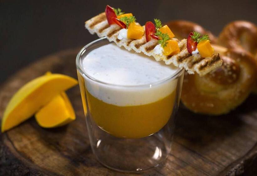 Hotel Courtyard By Marriott Bhopal