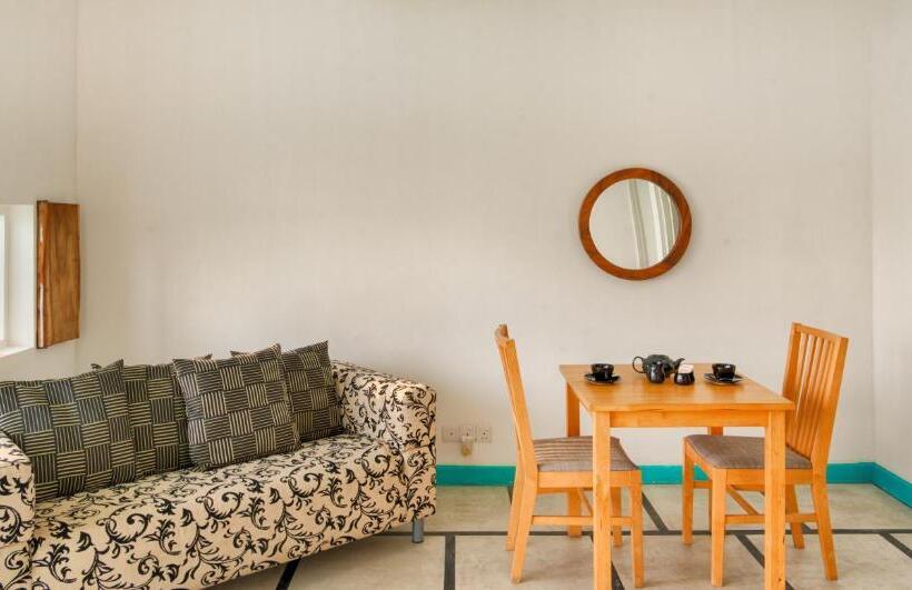 בית מלון כפרי J Negombo