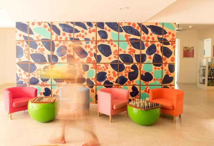 בית מלון כפרי J Negombo