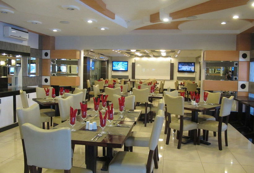 ホテル The Metropolis Suites Davao