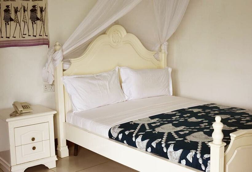 בית מלון כפרי Coconut Tree Village Beach Resort