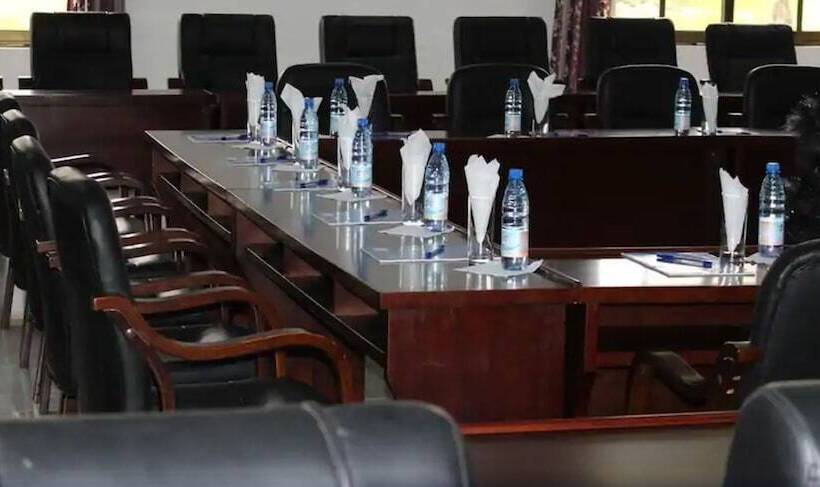 בית מלון כפרי Coconut Tree Village Beach Resort