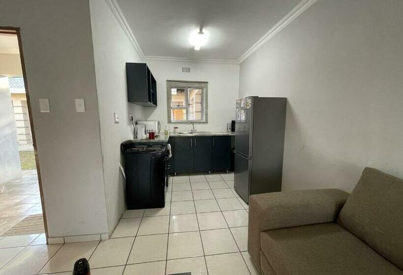 בית מלון כפרי Hinterland Lodge