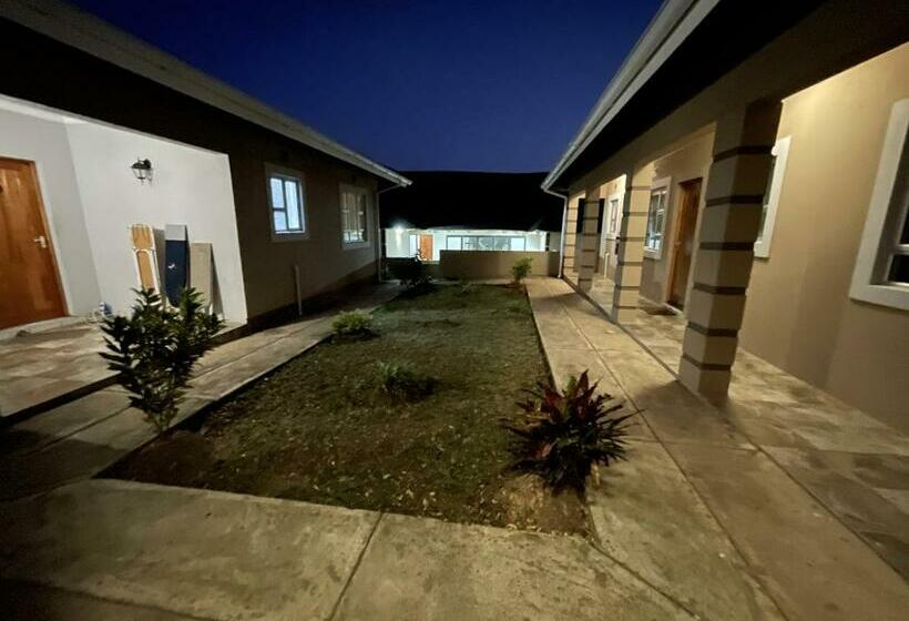 בית מלון כפרי Hinterland Lodge