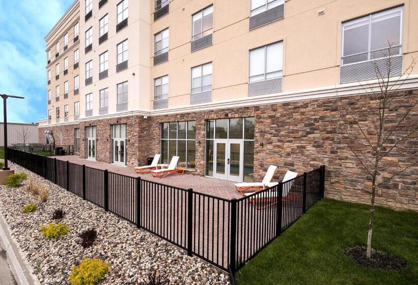 בית מלון כפרי Holiday Inn & Suites Detroit   Troy, An Ihg