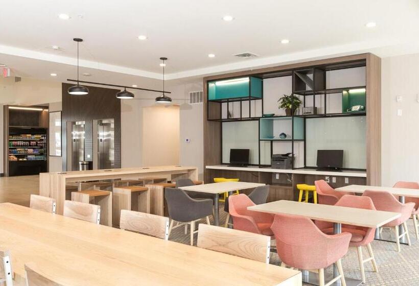 בית מלון כפרי Holiday Inn & Suites Detroit   Troy, An Ihg