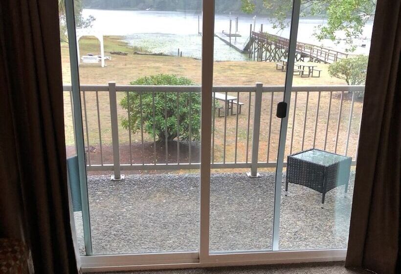 호텔 Lakeshore Lodge