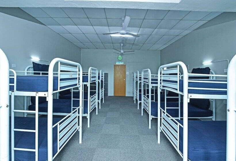 فندق Spot On 90449 Bed Station Guest House Dormitory