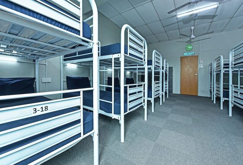 فندق Spot On 90449 Bed Station Guest House Dormitory